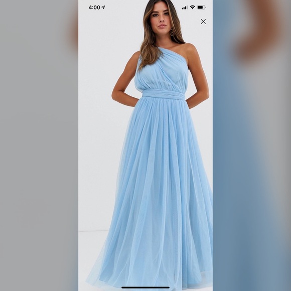 An evening gown - Picture 2 of 4